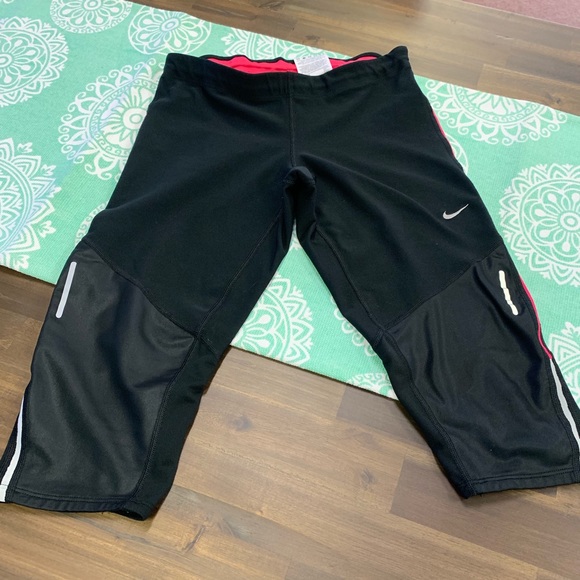 Nike Pants - Women’s NIKE Crop tights